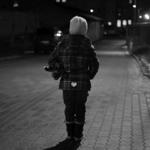 tag 2 - lonely child at night