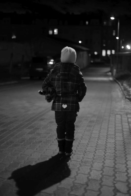 tag 2 - lonely child at night
